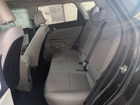 Used 2024 Kia Soul EX image 12