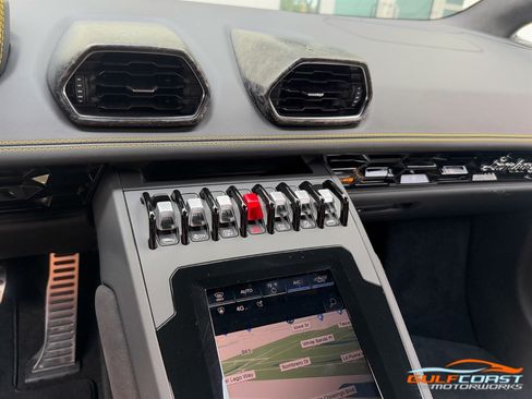 Used 2021 Lamborghini Huracan EVO RWD image 17