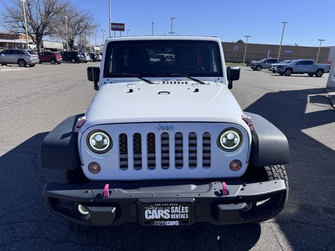 Used 2015 Jeep Wrangler Unlimited Rubicon w/ Connectivity Group image 3