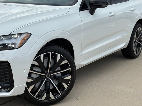 New 2026 Volvo XC60 B5 Ultra w/ Protection Package Premier image 7