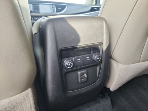 Used 2019 Buick Enclave Essence image 33