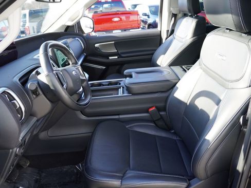 Certified 2025 Ford Expedition Max Platinum image 18