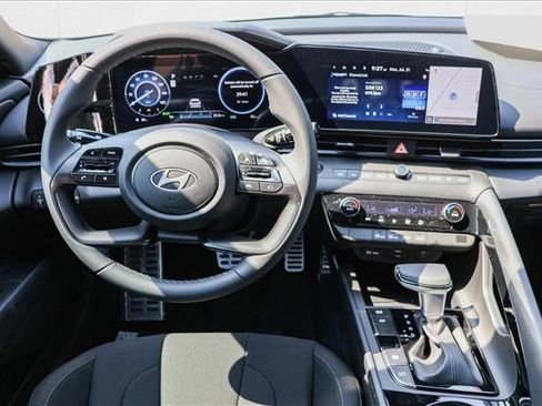 New 2025 Hyundai Elantra SEL image 25