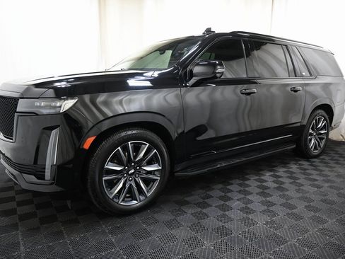 Used 2023 Cadillac Escalade ESV Sport Platinum image 6