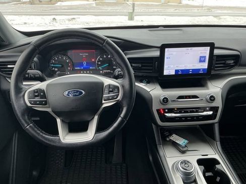 Used 2021 Ford Explorer XLT image 27