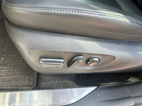 Used 2022 Toyota Highlander Platinum FWD image 21