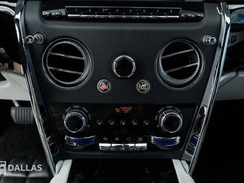 Used 2022 Rolls-Royce Cullinan w/ Technology Package AWD/4WD image 28