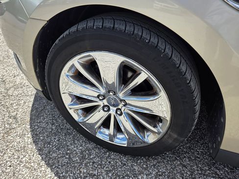 Used 2010 Ford Taurus Limited AWD/4WD image 12