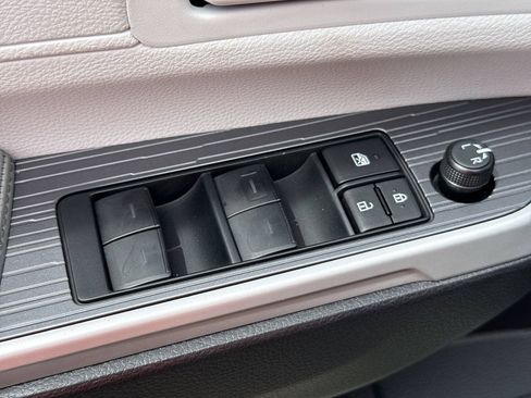 Certified 2025 Toyota Sienna LE FWD image 15