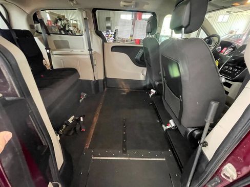 Used 2017 Dodge Grand Caravan SE w/ Power Window Group FWD image 21