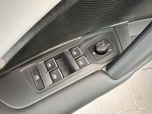 New 2026 Volkswagen Tiguan SE R-Line FWD image 13