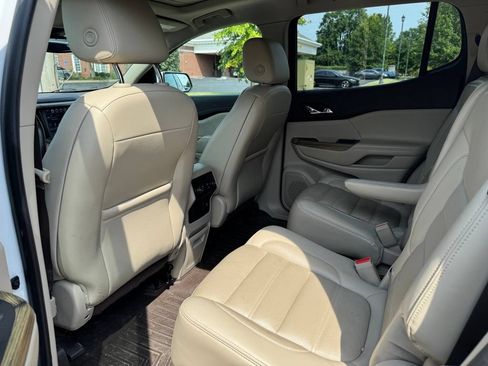 Used 2019 GMC Acadia Denali w/ Technology Package FWD image 13