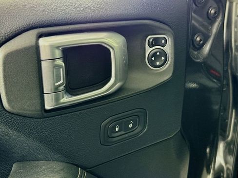 Used 2019 Jeep Wrangler Unlimited Sahara w/ LED Lighting Group image 17