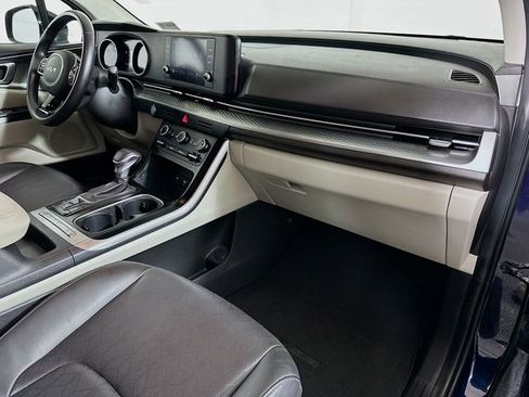 Used 2024 Kia Carnival LX image 29