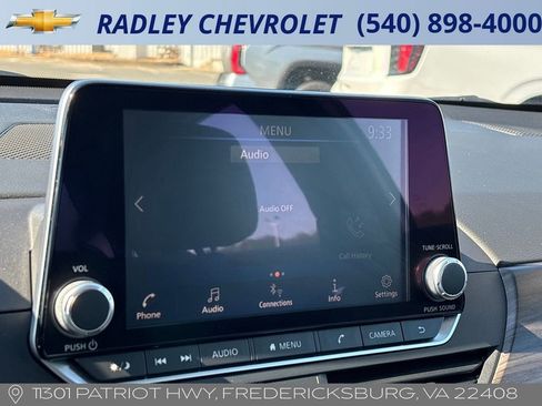 Used 2025 Nissan Altima 2.5 SV FWD image 8