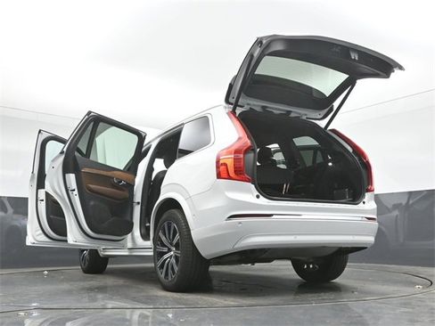 Used 2023 Volvo XC90 B5 Plus image 56
