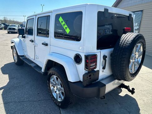 Used 2013 Jeep Wrangler Unlimited Sahara w/ Connectivity Group AWD/4WD image 7