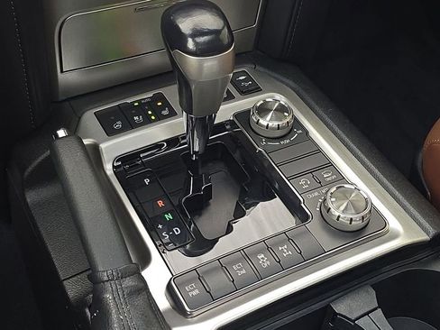 Used 2016 Toyota Land Cruiser image 21