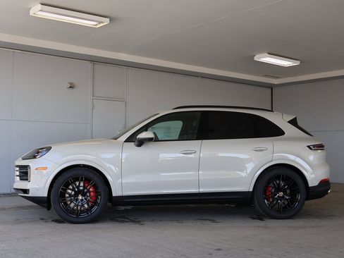 New 2025 Porsche Cayenne S image 2