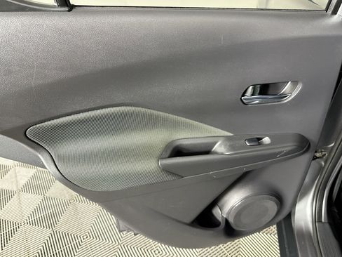 Used 2019 Nissan Kicks SV image 30