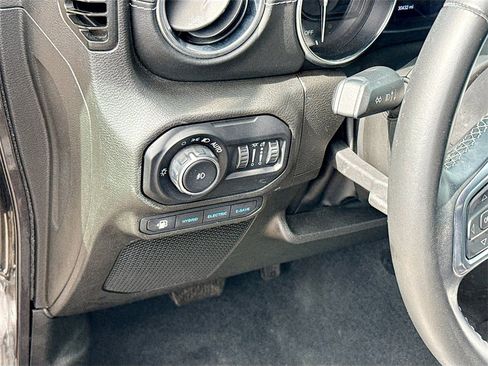 Used 2022 Jeep Wrangler Unlimited Sahara image 11