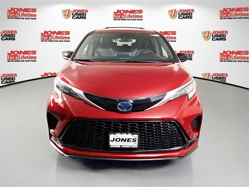 Certified 2022 Toyota Sienna XSE image 15