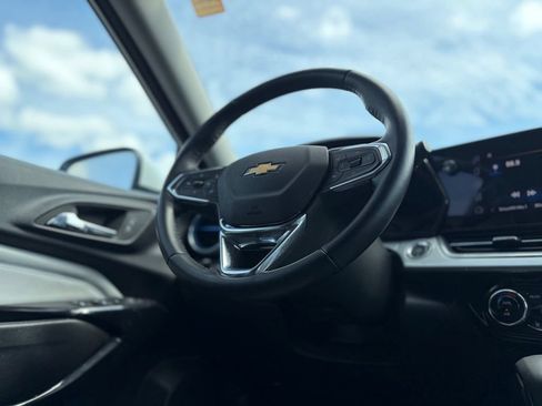 Used 2025 Chevrolet Trax LT w/ LT Convenience Package FWD image 36