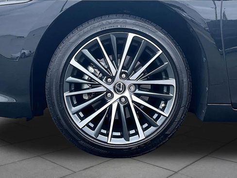 Used 2024 Lexus ES 300h w/ Premium Package FWD image 11