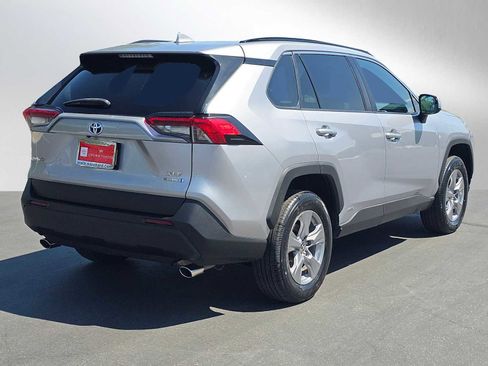 Used 2022 Toyota RAV4 XLE image 7
