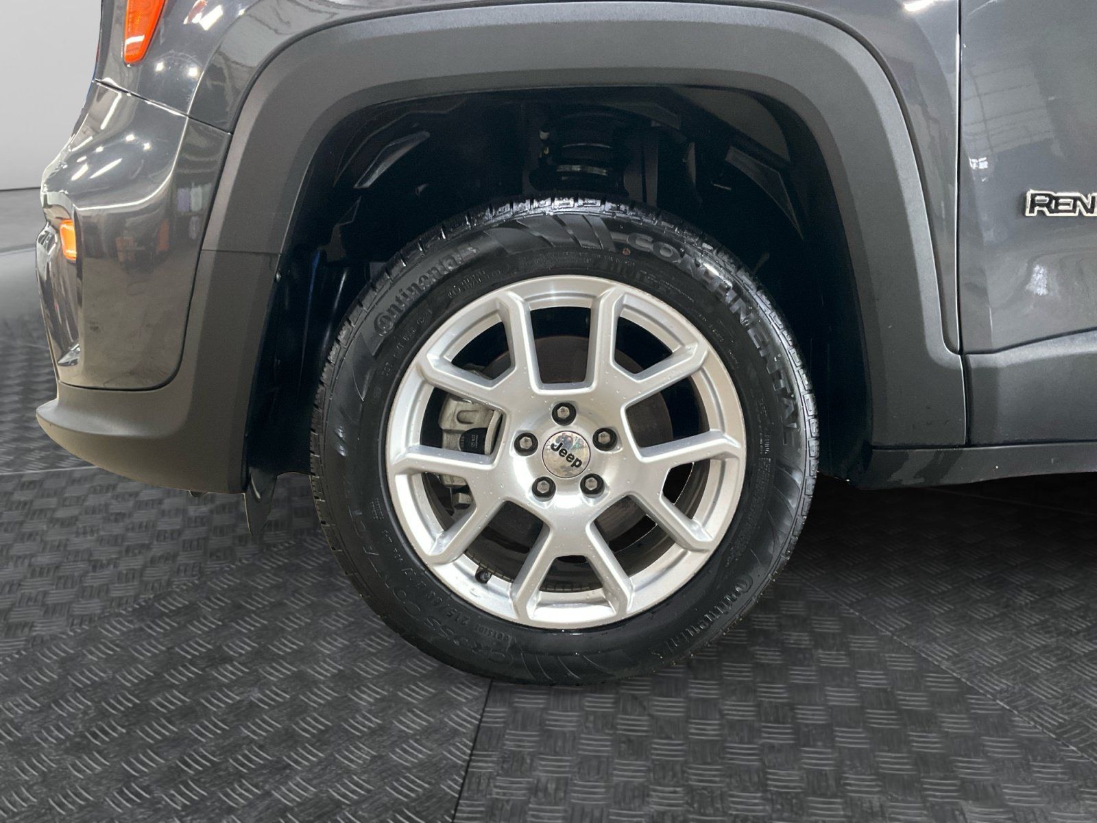 Used 2023 Jeep Renegade Latitude AWD/4WD image 16