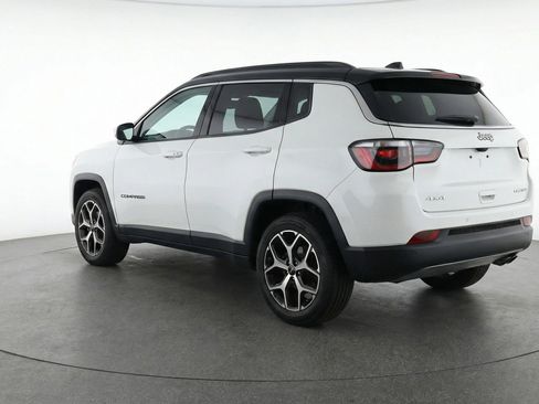 Used 2025 Jeep Compass Limited image 6