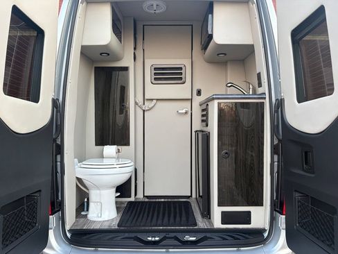 Used 2024 Mercedes-Benz Sprinter 3500 image 25