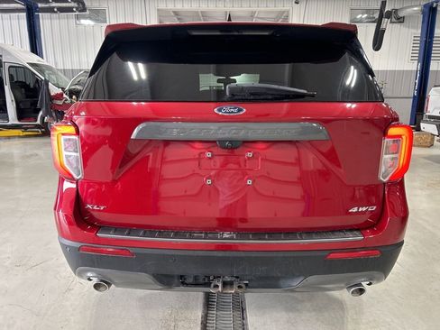 Used 2021 Ford Explorer XLT AWD/4WD image 7