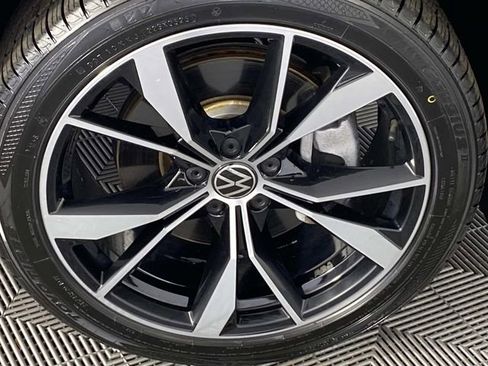 Used 2022 Volkswagen Tiguan SEL R-Line image 31
