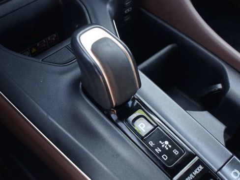 Used 2023 Toyota Crown AWD/4WD image 12