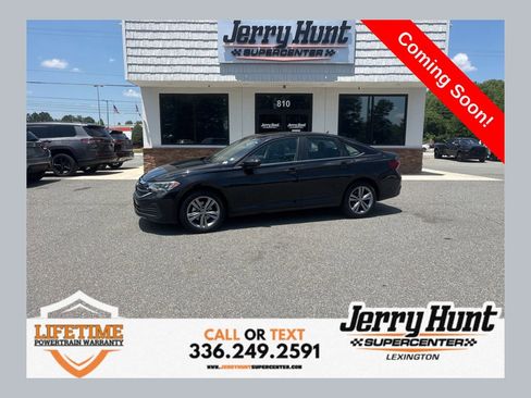 Used 2024 Volkswagen Jetta SE FWD image 1