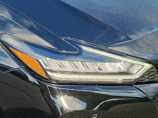 Used 2023 Nissan Maxima SR w/ Sport Mat Group FWD image 9