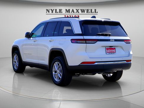 Used 2026 Jeep Grand Cherokee Laredo X RWD image 7