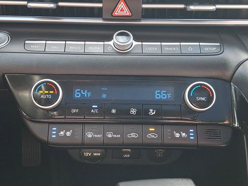 Used 2024 Hyundai Elantra Limited FWD image 16