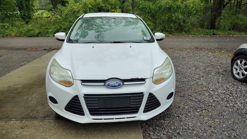 Used 2014 Ford Focus SE w/ SE Winter Package FWD image 1