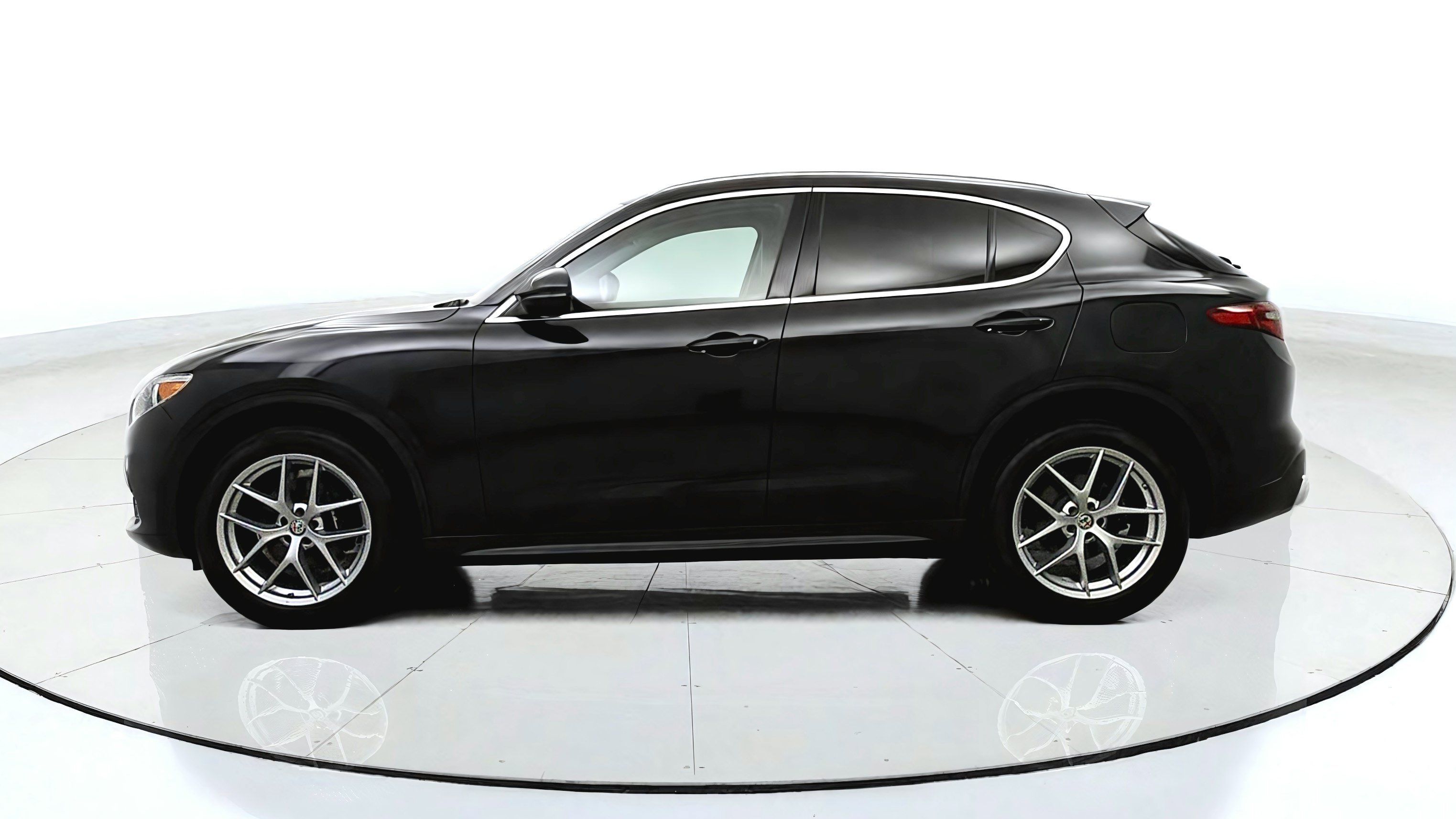 Used 2018 Alfa Romeo Stelvio Ti AWD/4WD image 4