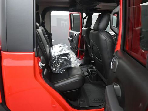 New 2025 Jeep Gladiator Sport image 39