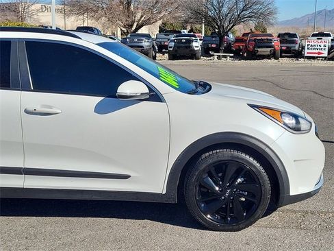 Used 2019 Kia Niro S Touring image 2