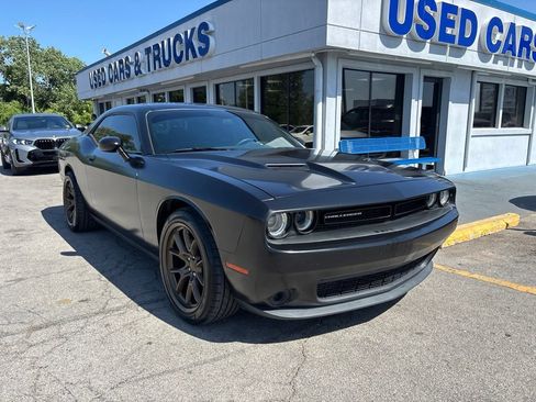 Used 2015 Dodge Challenger SXT w/ Driver Convenience Group RWD image 1