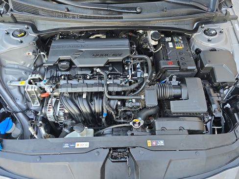 Used 2023 Hyundai Elantra SE image 29