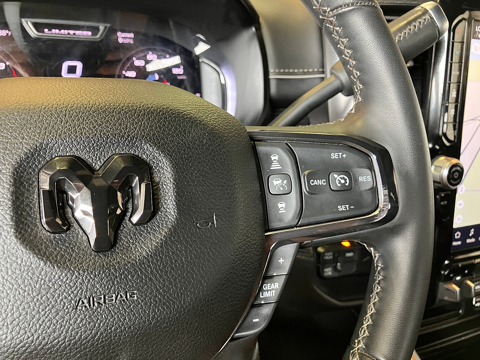 Used 2024 RAM 3500 Limited AWD/4WD image 35