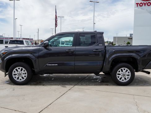 Certified 2025 Toyota Tacoma SR5 AWD/4WD image 5