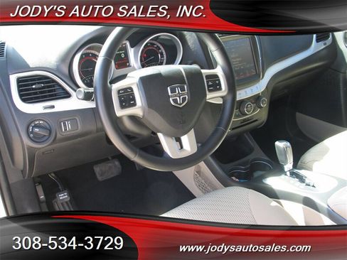 Used 2018 Dodge Journey SE w/ Safe & Sound Group AWD/4WD image 2