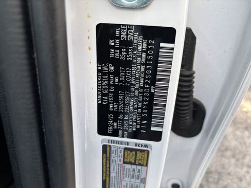 Used 2025 Kia Sportage LX image 23