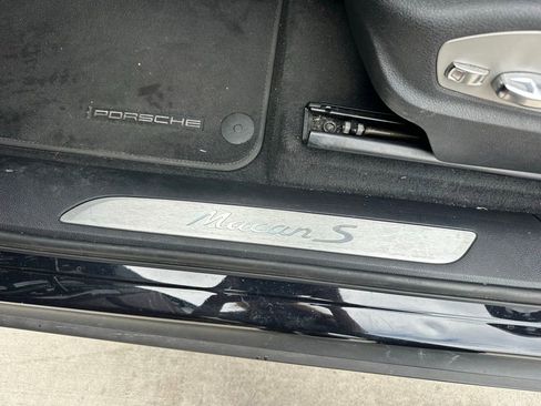 Certified 2023 Porsche Macan S AWD/4WD image 23